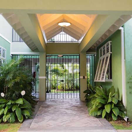 Choose To Be Happy At Ei8Ht! - Super Studios And Penthouse Apartment Кингстон Экстерьер фото