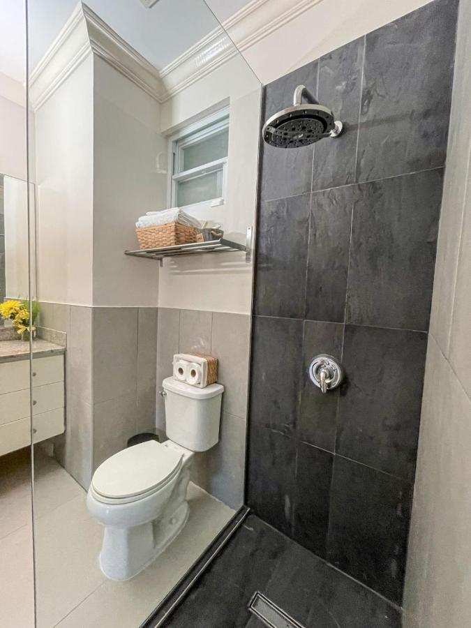 Choose To Be Happy At Ei8Ht! - Super Studios And Penthouse Apartment Кингстон Экстерьер фото