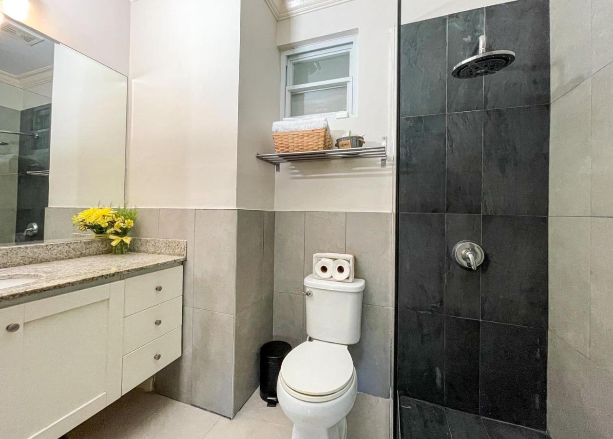Choose To Be Happy At Ei8Ht! - Super Studios And Penthouse Apartment Кингстон Экстерьер фото