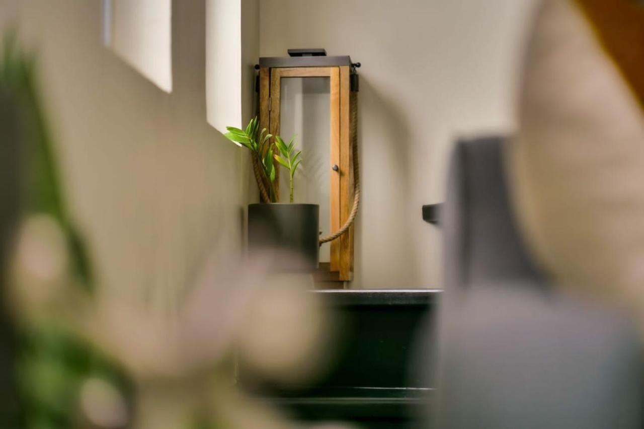 Choose To Be Happy At Ei8Ht! - Super Studios And Penthouse Apartment Кингстон Экстерьер фото