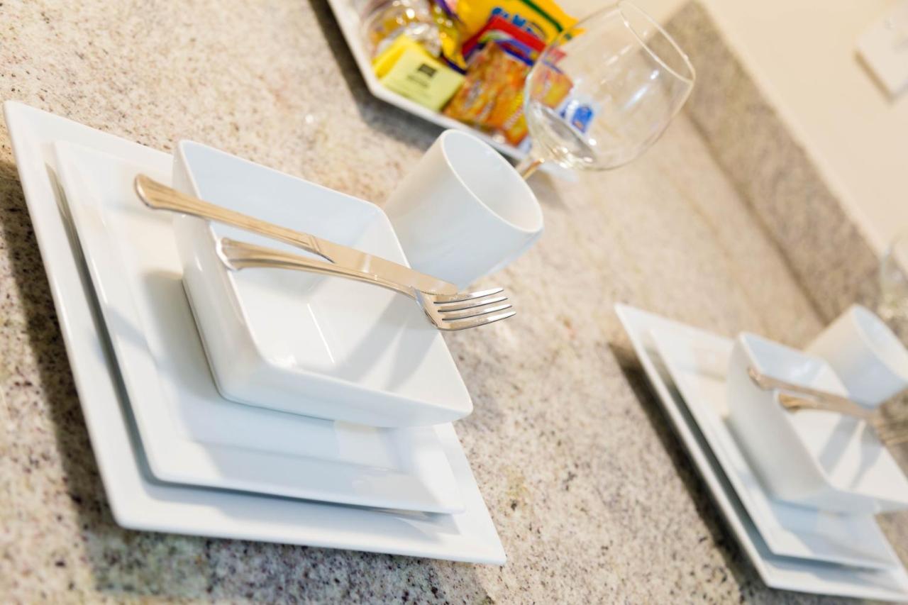 Choose To Be Happy At Ei8Ht! - Super Studios And Penthouse Apartment Кингстон Экстерьер фото