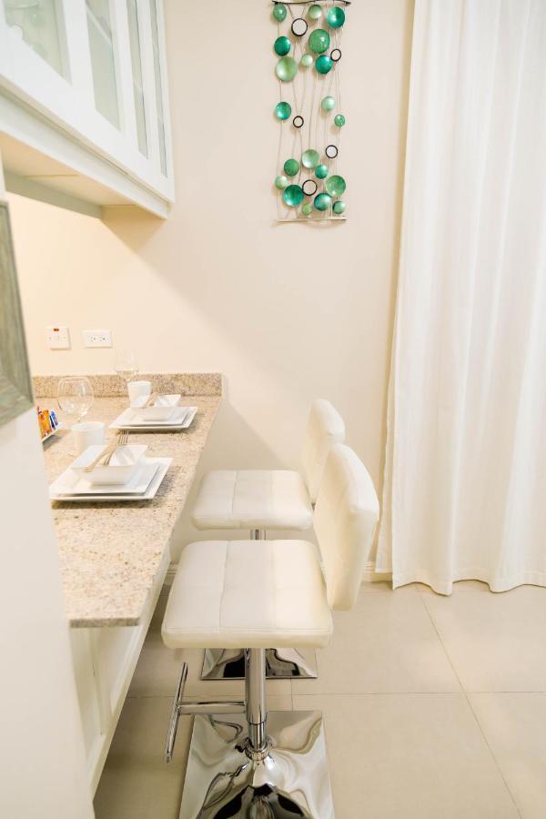 Choose To Be Happy At Ei8Ht! - Super Studios And Penthouse Apartment Кингстон Экстерьер фото
