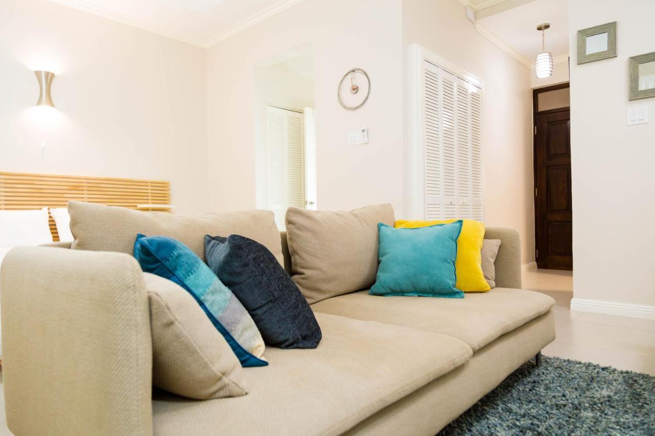 Choose To Be Happy At Ei8Ht! - Super Studios And Penthouse Apartment Кингстон Экстерьер фото