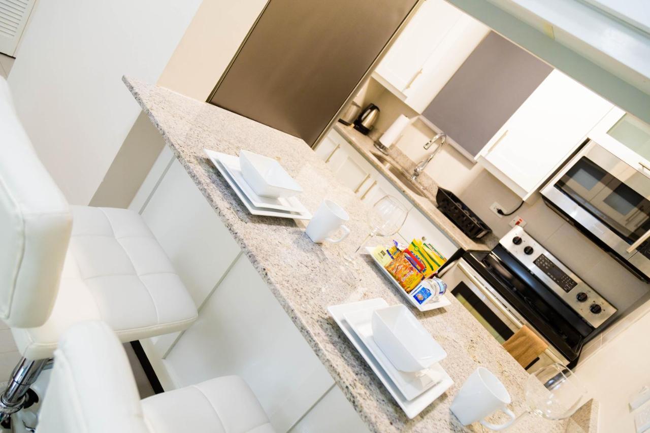 Choose To Be Happy At Ei8Ht! - Super Studios And Penthouse Apartment Кингстон Экстерьер фото