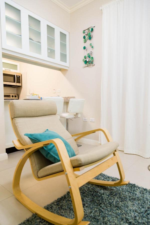 Choose To Be Happy At Ei8Ht! - Super Studios And Penthouse Apartment Кингстон Экстерьер фото