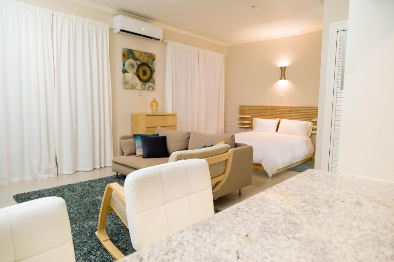 Choose To Be Happy At Ei8Ht! - Super Studios And Penthouse Apartment Кингстон Экстерьер фото