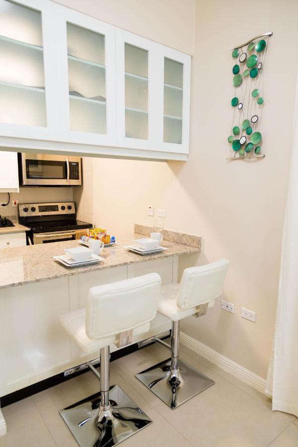 Choose To Be Happy At Ei8Ht! - Super Studios And Penthouse Apartment Кингстон Экстерьер фото
