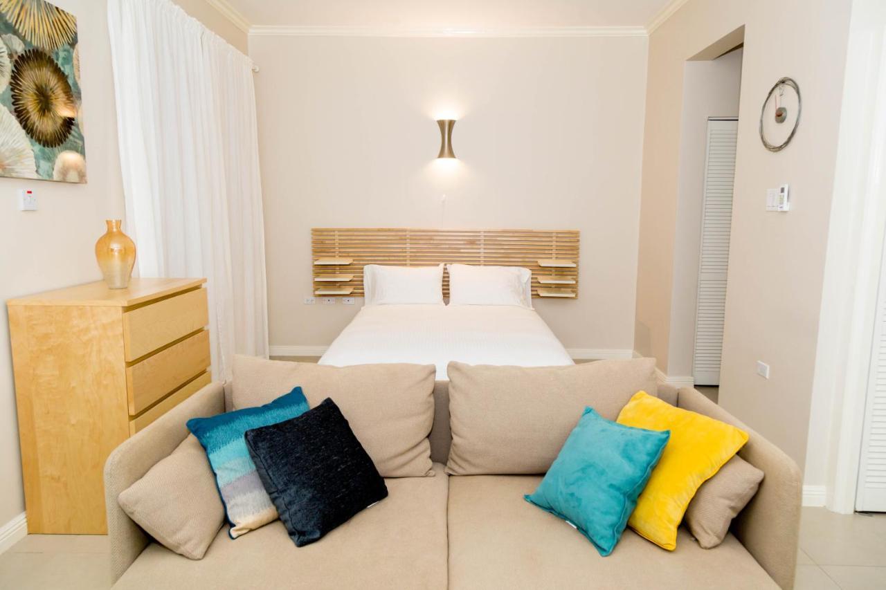 Choose To Be Happy At Ei8Ht! - Super Studios And Penthouse Apartment Кингстон Экстерьер фото