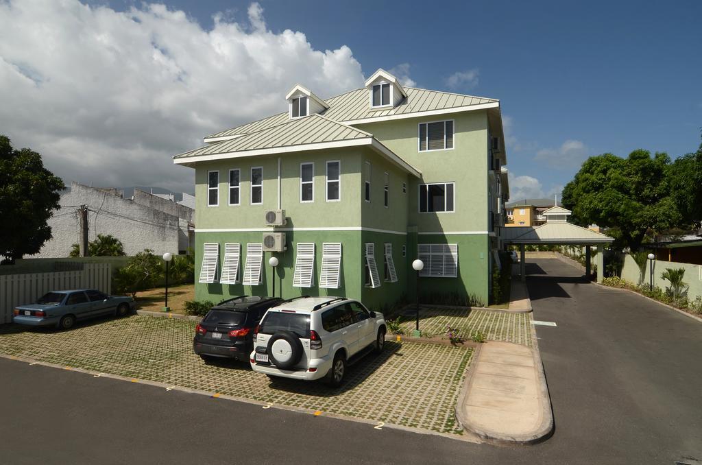 Choose To Be Happy At Ei8Ht! - Super Studios And Penthouse Apartment Кингстон Экстерьер фото