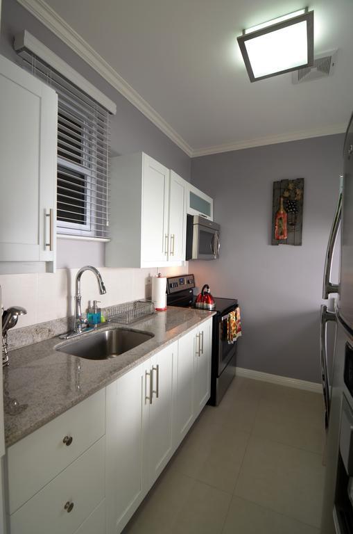 Choose To Be Happy At Ei8Ht! - Super Studios And Penthouse Apartment Кингстон Экстерьер фото