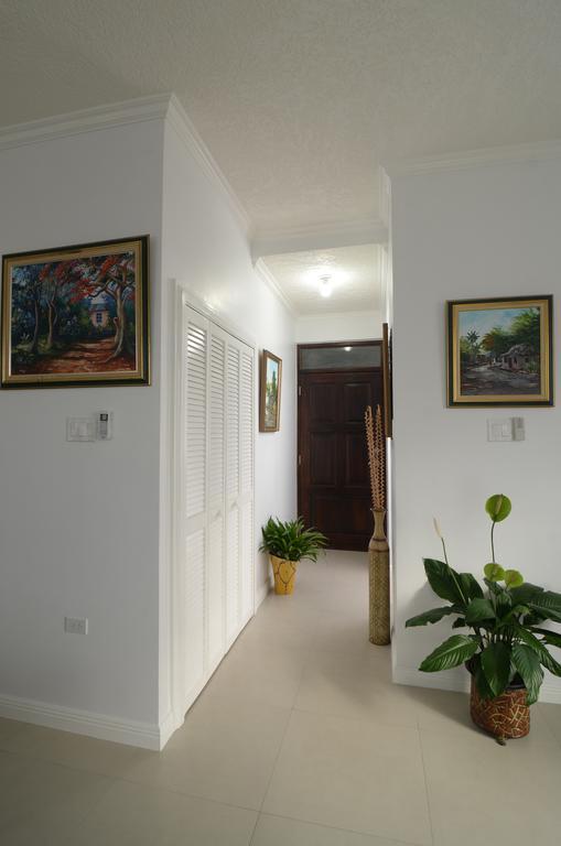 Choose To Be Happy At Ei8Ht! - Super Studios And Penthouse Apartment Кингстон Экстерьер фото